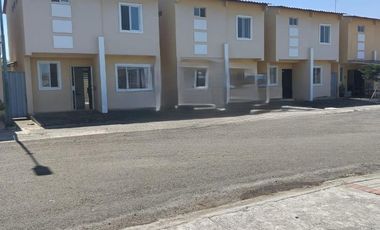 ¡Casa en Venta en Complejo Residencial Metrópolis – Manta!