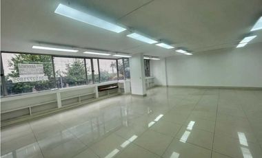 RENTO OFICINA SOBRE LA 72 CON 9