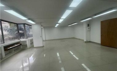 RENTO OFICINA SOBRE LA 72 CON 9