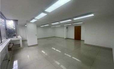 RENTO OFICINA SOBRE LA 72 CON 9