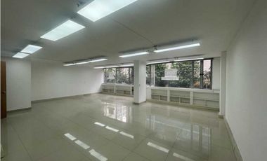 RENTO OFICINA SOBRE LA 72 CON 9