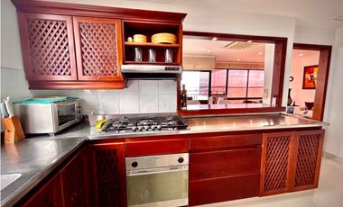 Amplio apartamento con vista al mar