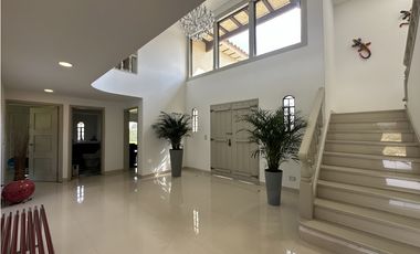 ARRIENDO ESPECTACULAR CASA EN CONJUNTO, COTA