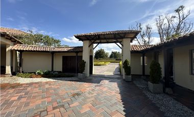 ARRIENDO ESPECTACULAR CASA EN CONJUNTO, COTA