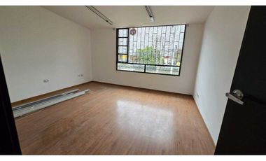 ARRIENDO OFICINA CASA 453M2 SANTA BARBARA CENTRAL