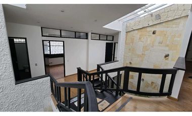 ARRIENDO OFICINA CASA 453M2 SANTA BARBARA CENTRAL