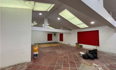 ARRIENDO OFICINA CASA 453M2 SANTA BARBARA CENTRAL