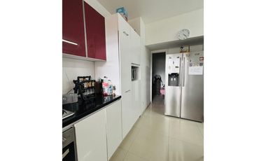 APARTAMENTO AMPLIO CON VISTA A ZONA VERDE