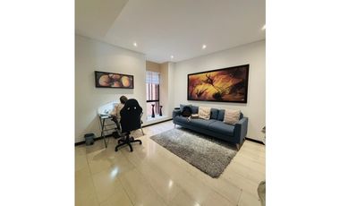 APARTAMENTO AMPLIO CON VISTA A ZONA VERDE