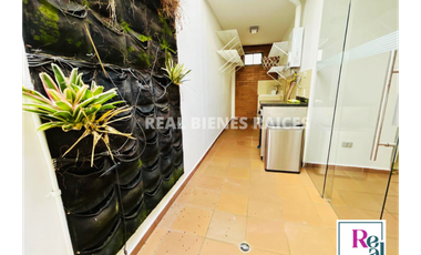 ¡Se vende casa esquinera en unidad cerrada!