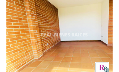 ¡Se vende casa esquinera en unidad cerrada!