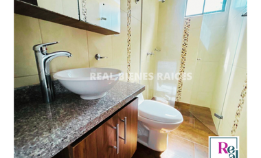 ¡Se vende casa esquinera en unidad cerrada!