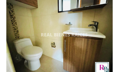 ¡Se vende casa esquinera en unidad cerrada!