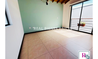 ¡Se vende casa esquinera en unidad cerrada!