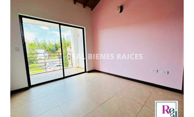 ¡Se vende casa esquinera en unidad cerrada!