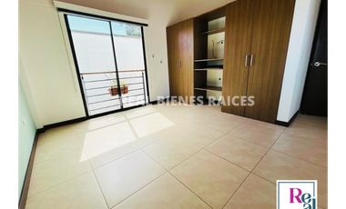 ¡Se vende casa esquinera en unidad cerrada!