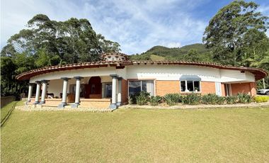 Casa En Venta Sector Loma Del Escobero Envigado
