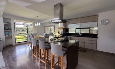 SE VENDE CASA EN CAJICA. MODERNA Y EXCLUSIVA