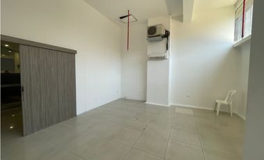 Renta de local en Sabaneta C.C Aves Maria