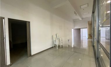 Renta de local en Sabaneta C.C Aves Maria