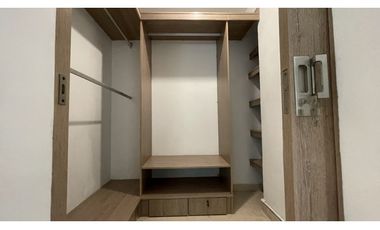 Venta de casa en el Poblado sector Loma de los Gonzalez