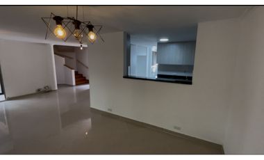 Venta de casa en el Poblado sector Loma de los Gonzalez