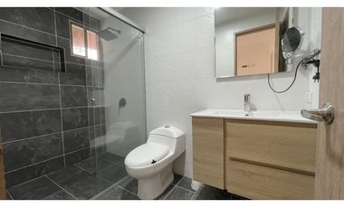 Venta de casa en el Poblado sector Loma de los Gonzalez