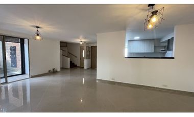 Venta de casa en el Poblado sector Loma de los Gonzalez