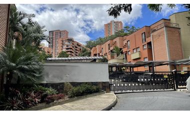 Venta de casa en el Poblado sector Loma de los Gonzalez