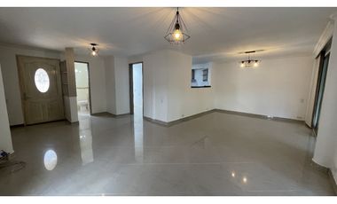 Venta de casa en el Poblado sector Loma de los Gonzalez