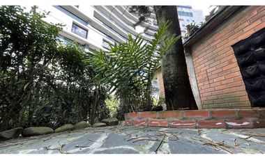 Venta de casa en el Poblado sector Loma de los Gonzalez