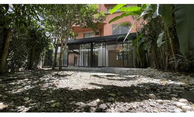 Venta de casa en el Poblado sector Loma de los Gonzalez