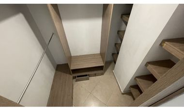 Venta de casa en el Poblado sector Loma de los Gonzalez