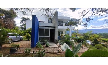 Hermosa casa campestre en Condominio en La Mesa Cund 1500 M2 de terren