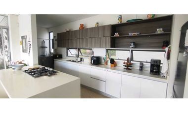 Hermosa casa campestre en Condominio en La Mesa Cund 1500 M2 de terren