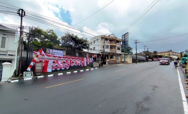 Rumah Bagus Siap Huni di Samping Jalan Cocok Untuk Usaha