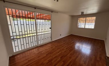 Casa 3 dormitorios, 2 baños, Los Dominicos