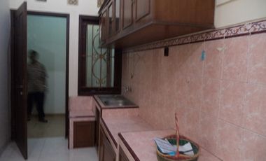 Rumah 2 Lantai di Tengah Kota Lokasi Strategis dan Siap Huni