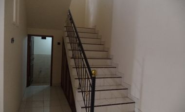 Rumah 2 Lantai di Tengah Kota Lokasi Strategis dan Siap Huni