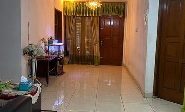 Di Jual Rumah Strategis di Cipinang Raya