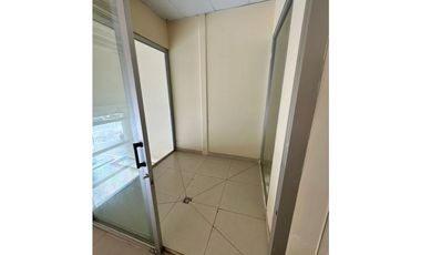 ALQUILER DE LOCAL EN VIA PORRAS CON MANTENIMIENTO INCLUIDO 291m2 JP