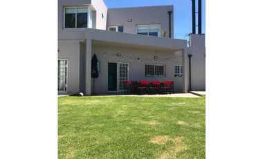 Venta Chalet 3 dormitorios. jardín. garaje doble.