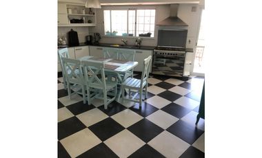 Venta Chalet 3 dormitorios. jardín. garaje doble.