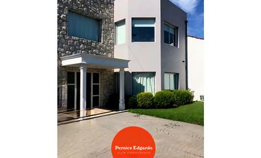 Venta Chalet 3 dormitorios. jardín. garaje doble.