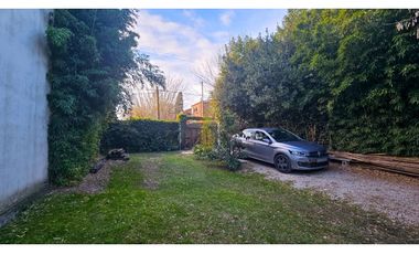 Casa Quincho s/ lote de 10mX 43m. Caisamar
