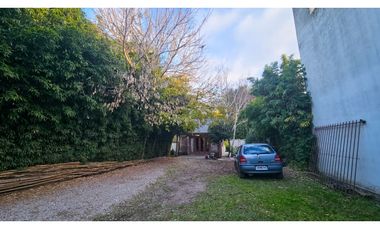 Casa Quincho s/ lote de 10mX 43m. Caisamar