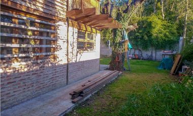 Casa Quincho s/ lote de 10mX 43m. Caisamar