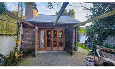 Casa Quincho s/ lote de 10mX 43m. Caisamar