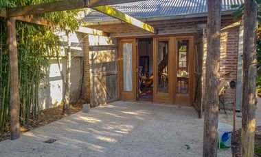 Casa Quincho s/ lote de 10mX 43m. Caisamar