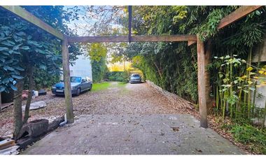 Casa Quincho s/ lote de 10mX 43m. Caisamar